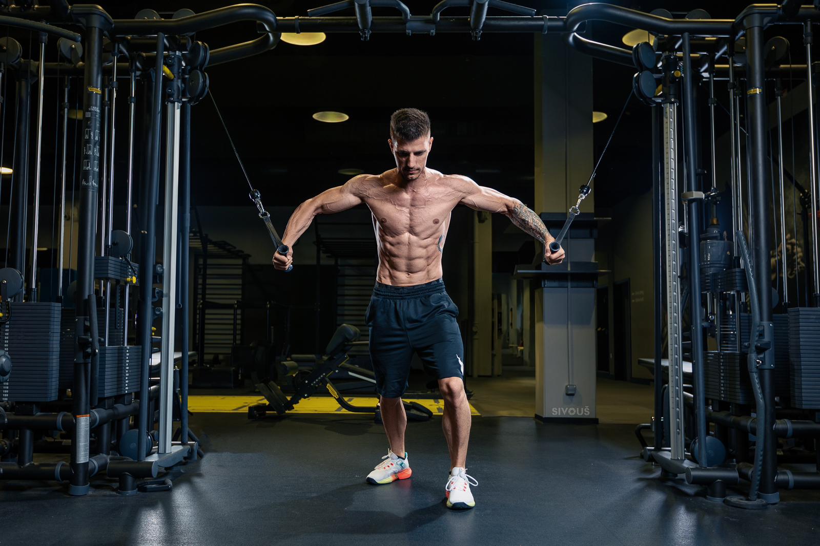 Osobní trenér pro fitness, který se zaměřuje i na zdravý životní styl.